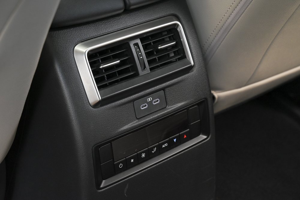 Certified 2025 MAZDA CX-90 3.3 Turbo w/ Preferred Package image 41