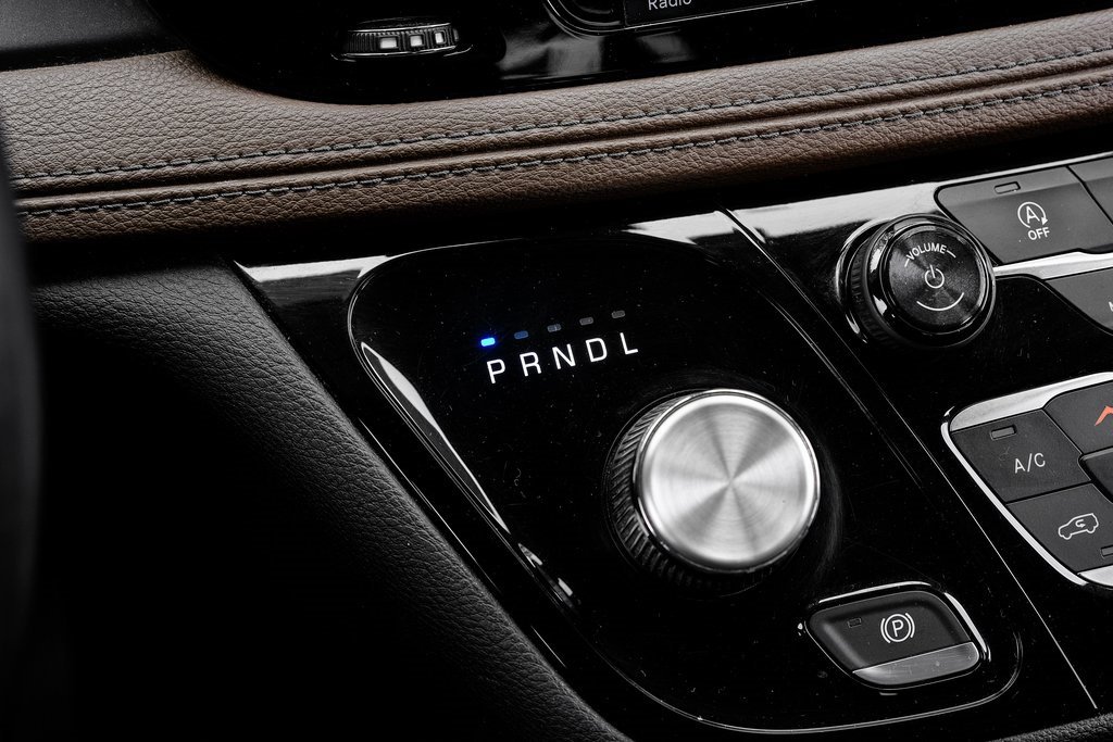 Used 2018 Chrysler Pacifica Limited image 38