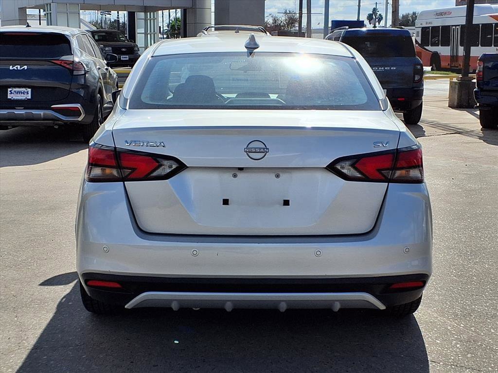 Used 2023 Nissan Versa SV image 6