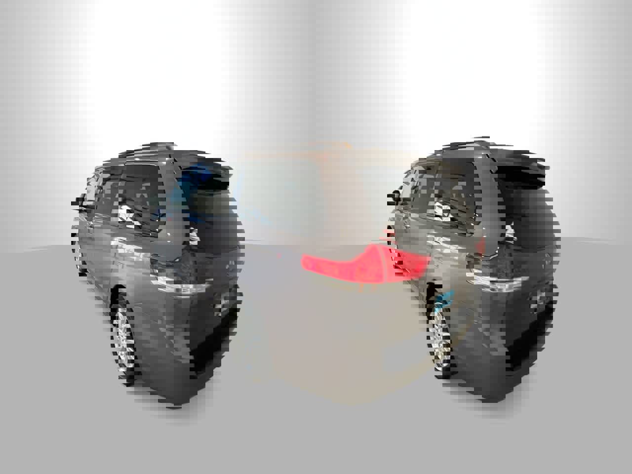 Used 2014 Toyota Sienna XLE w/ XLE Premium Package image 5