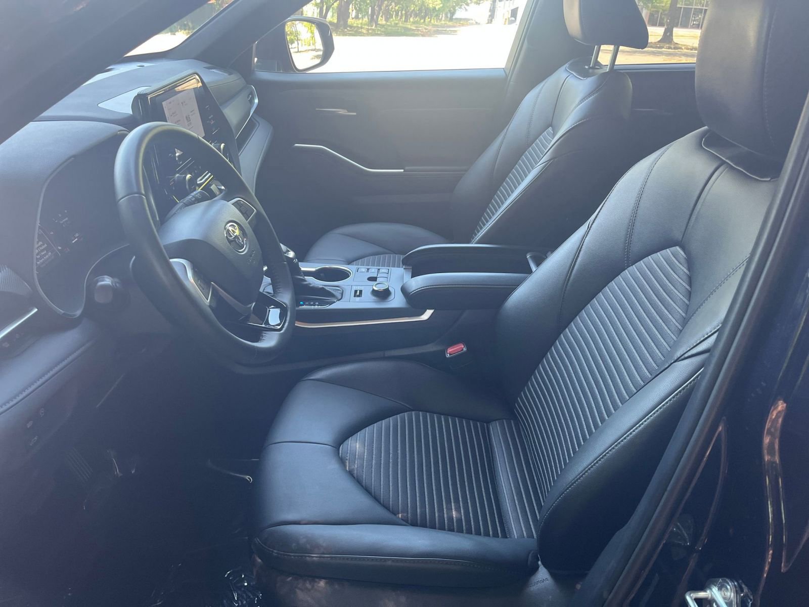 Used 2025 Toyota Highlander XSE AWD/4WD image 27