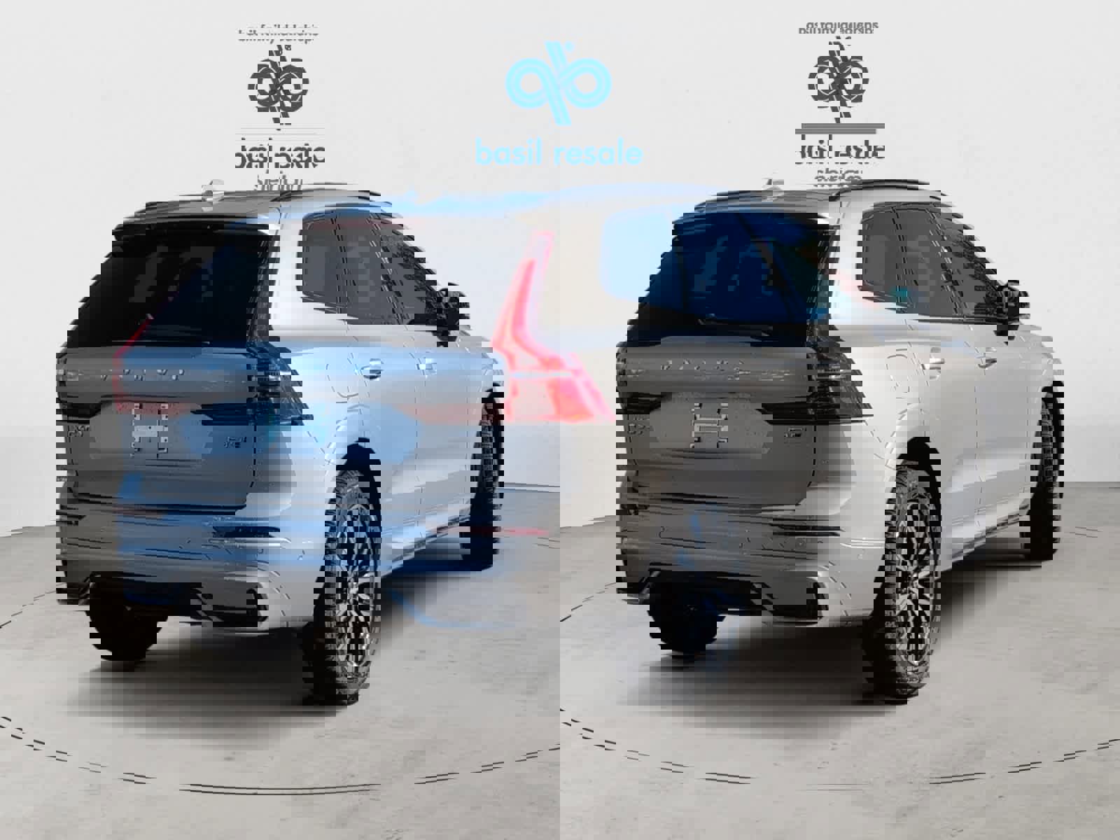 Used 2025 Volvo XC60 B5 Plus image 6