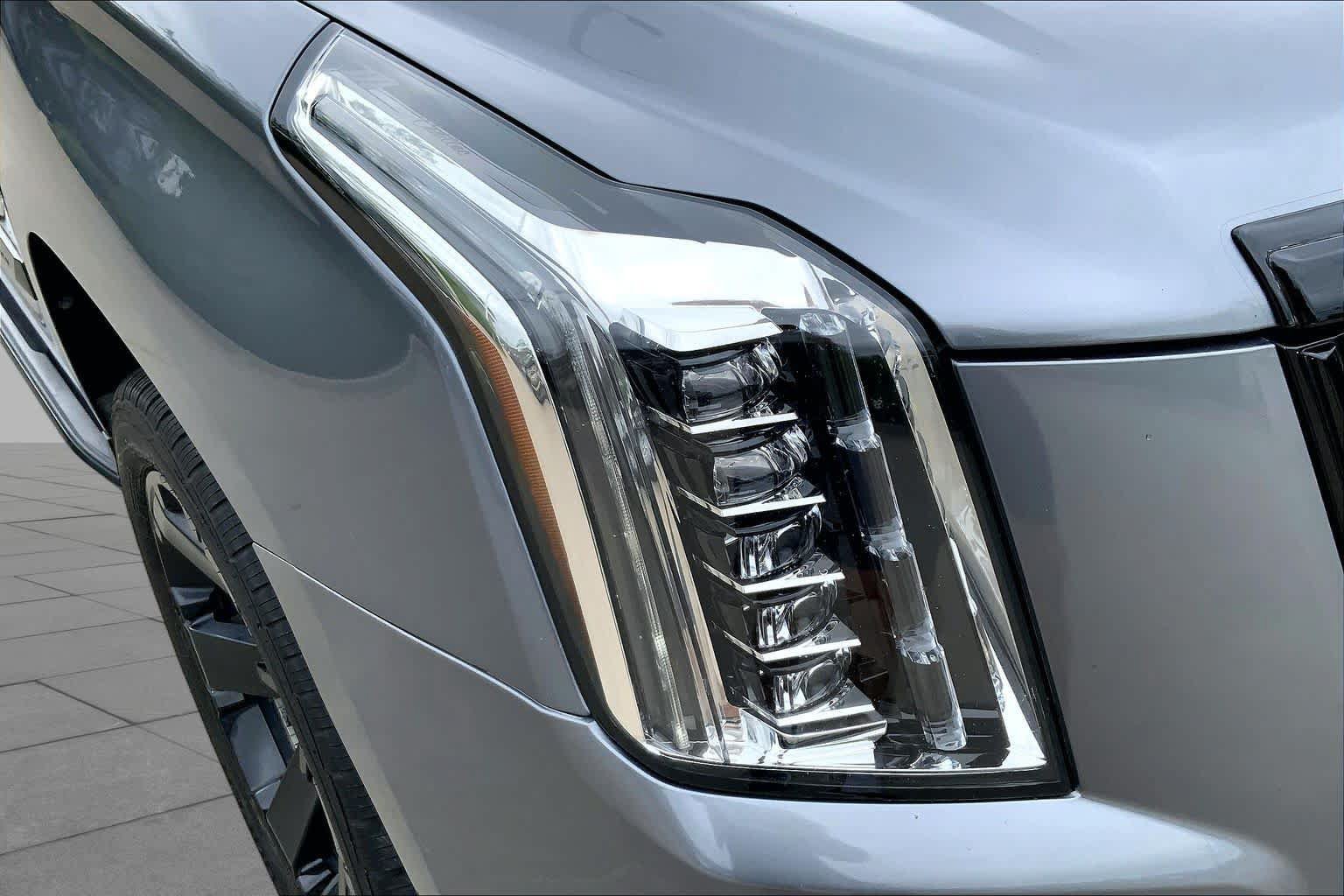 Used 2019 Cadillac Escalade Luxury AWD/4WD image 26