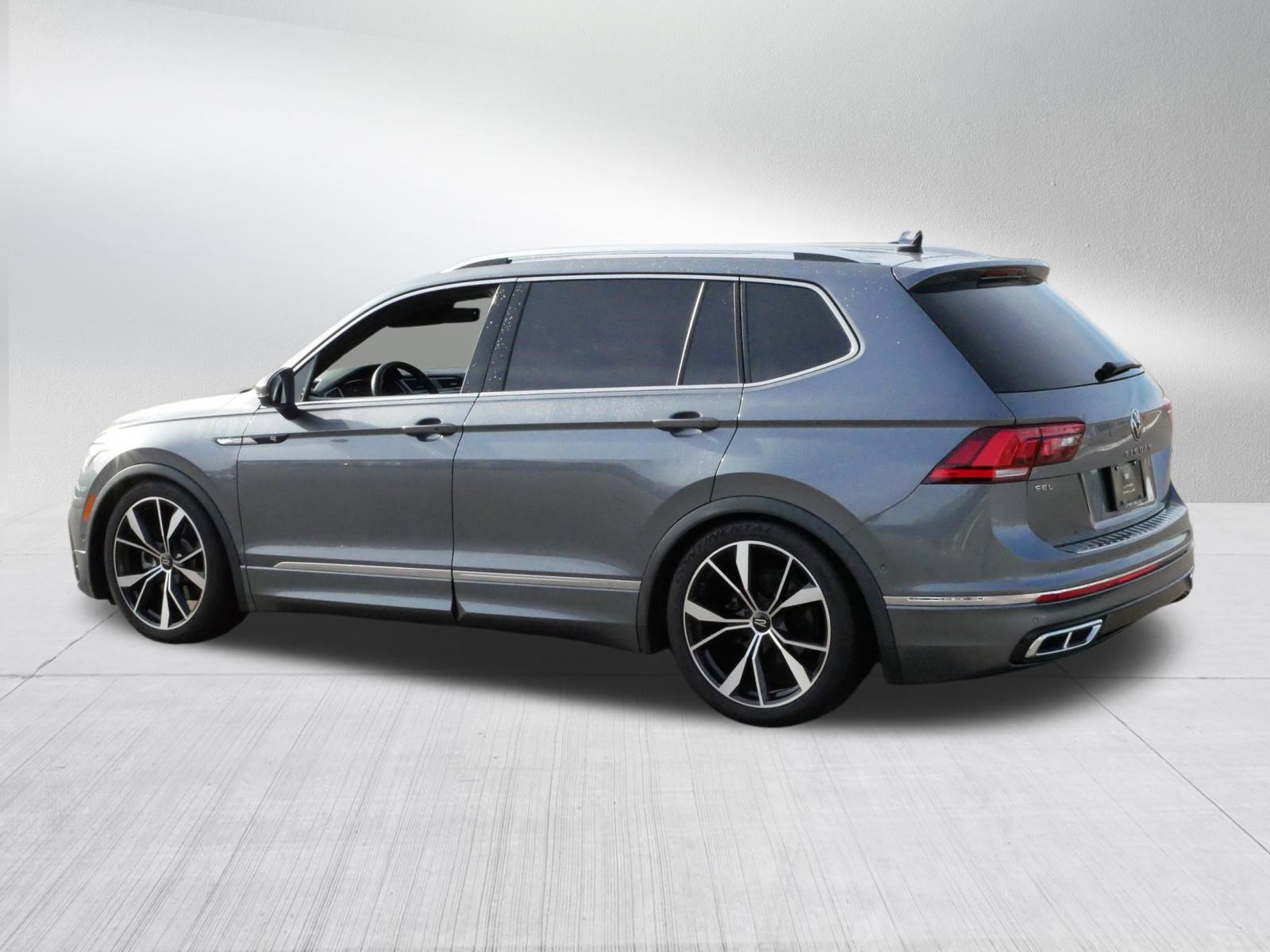 Used 2022 Volkswagen Tiguan SEL R-Line image 4