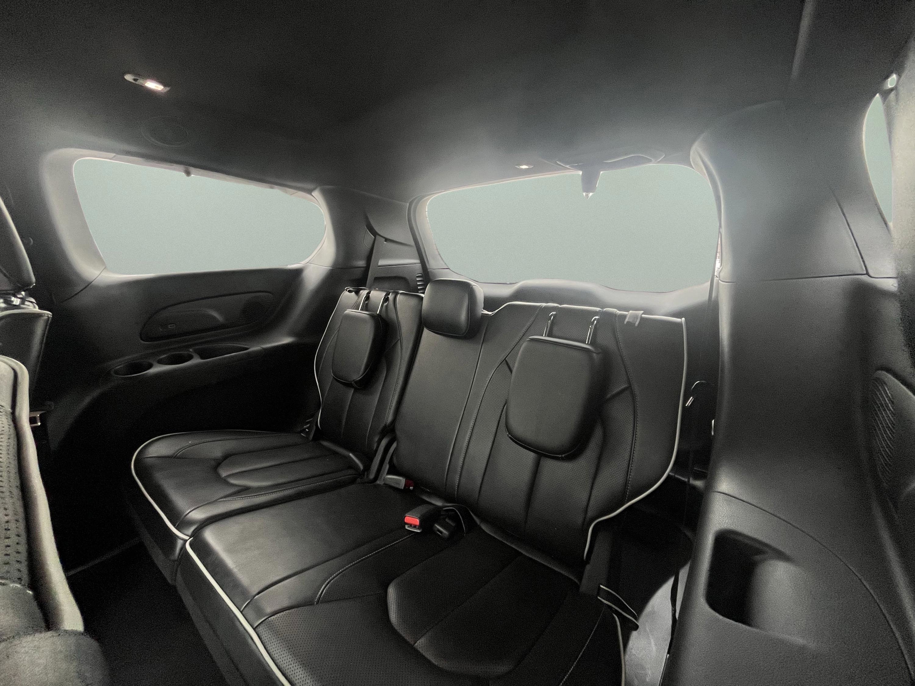 Used 2025 Chrysler Pacifica Limited image 27