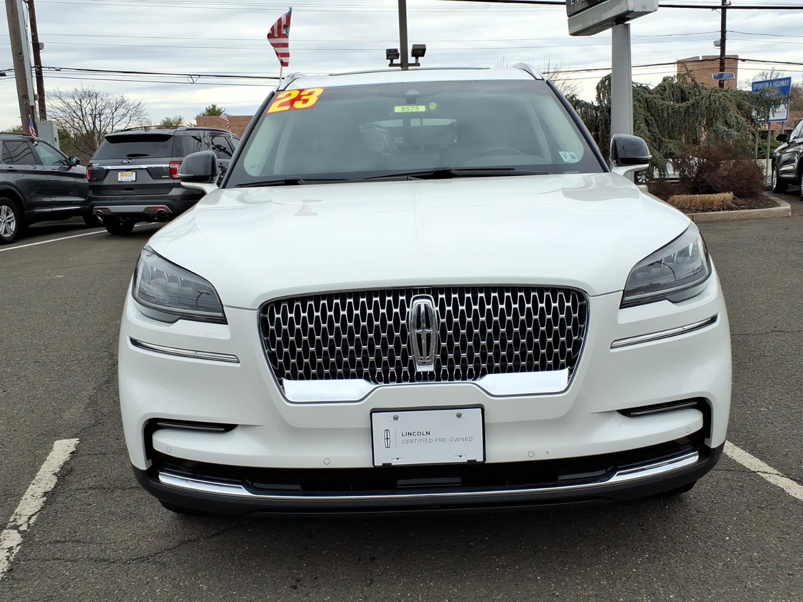 Used 2023 Lincoln Aviator AWD w/ Premium Package image 2