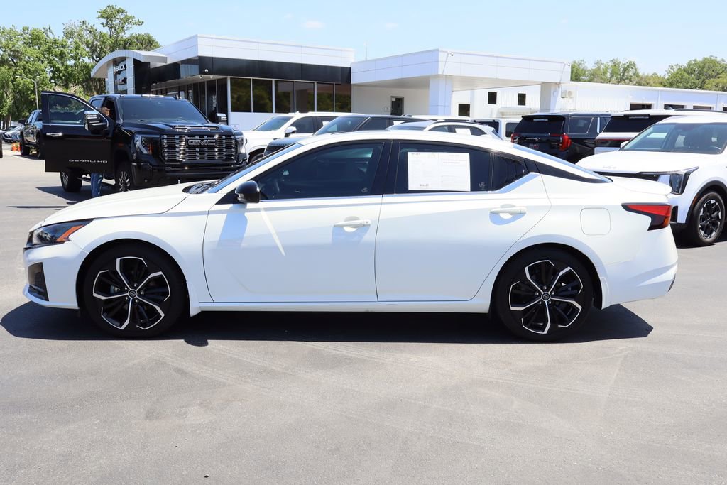Used 2023 Nissan Altima 2.5 SR w/ SR Premium Package image 6