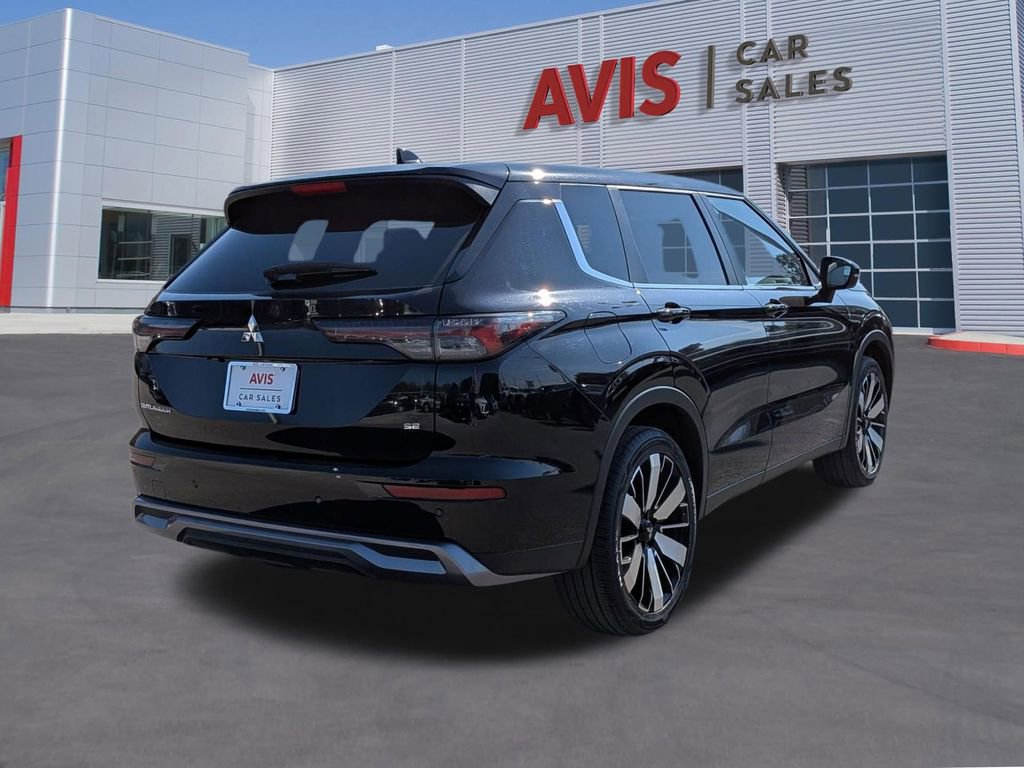 Used 2025 Mitsubishi Outlander SE image 6