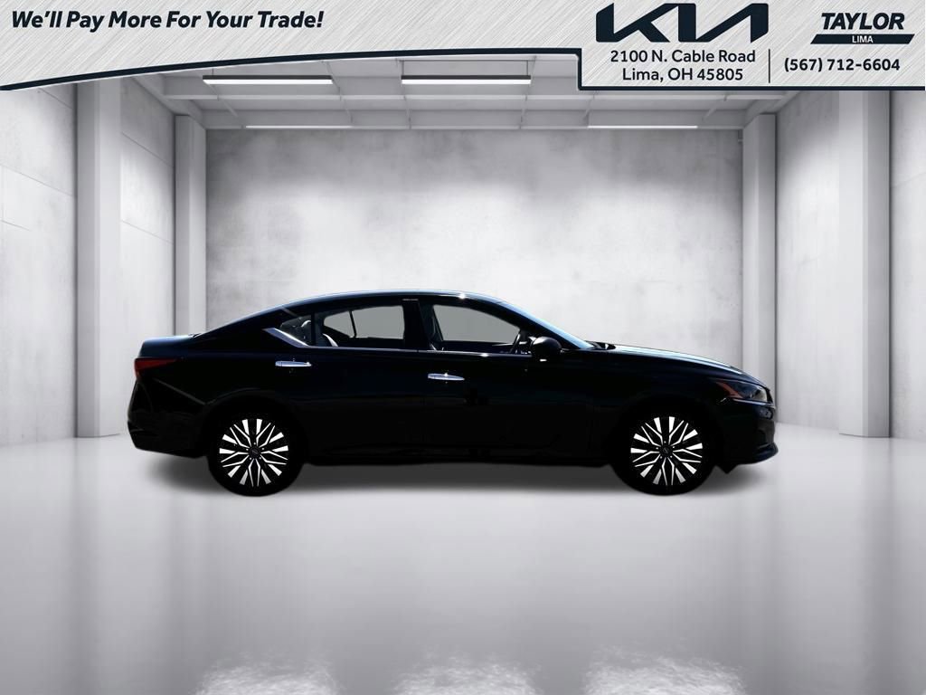 Used 2025 Nissan Altima 2.5 SV FWD image 14