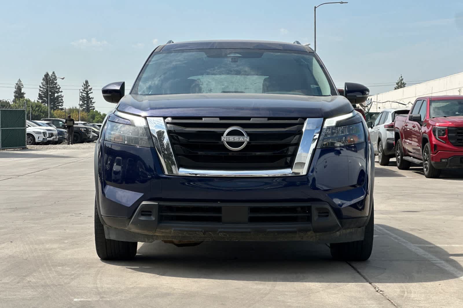 Used 2024 Nissan Pathfinder SV FWD image 11