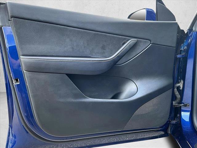 Used 2022 Tesla Model Y Long Range image 17