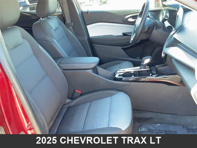Used 2025 Chevrolet Trax LT w/ LT Convenience Package image 16