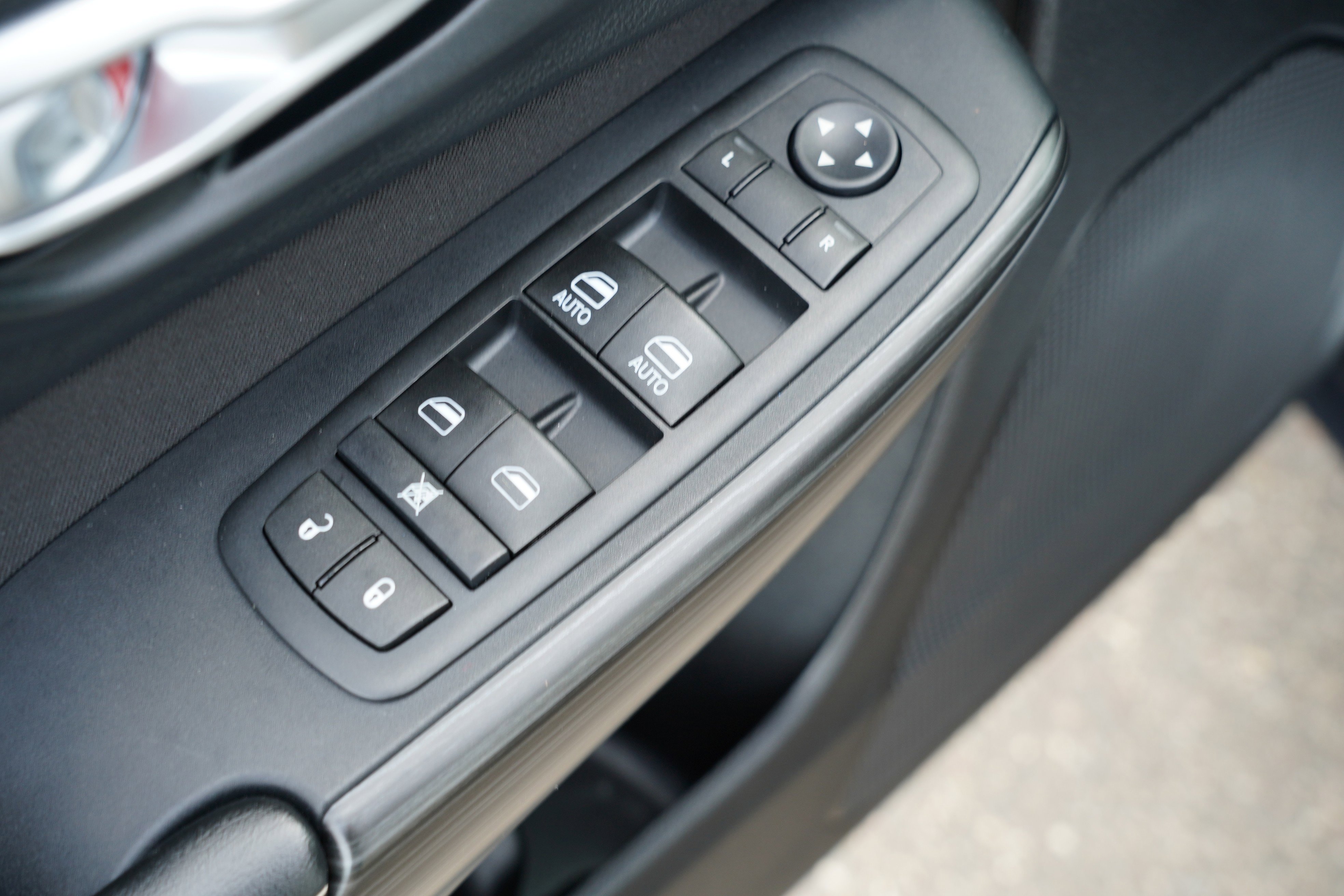 Used 2015 Jeep Cherokee Latitude image 16