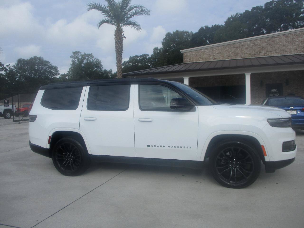 Used 2024 Jeep Grand Wagoneer Series II Obsidian w/ Quick Order Packagew 28T AWD/4WD image 2