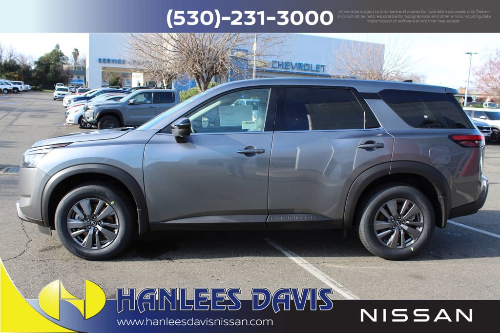 New 2025 Nissan Pathfinder S image 2