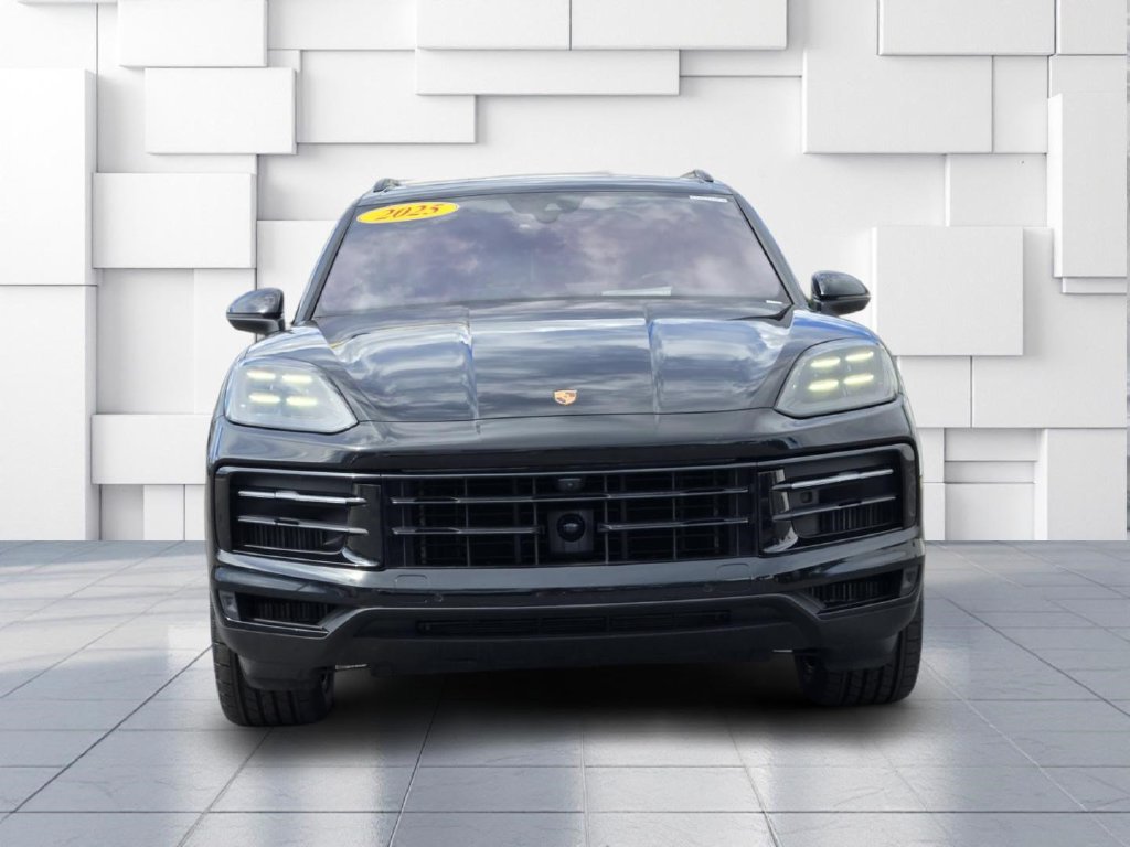 Used 2025 Porsche Cayenne S AWD/4WD image 2