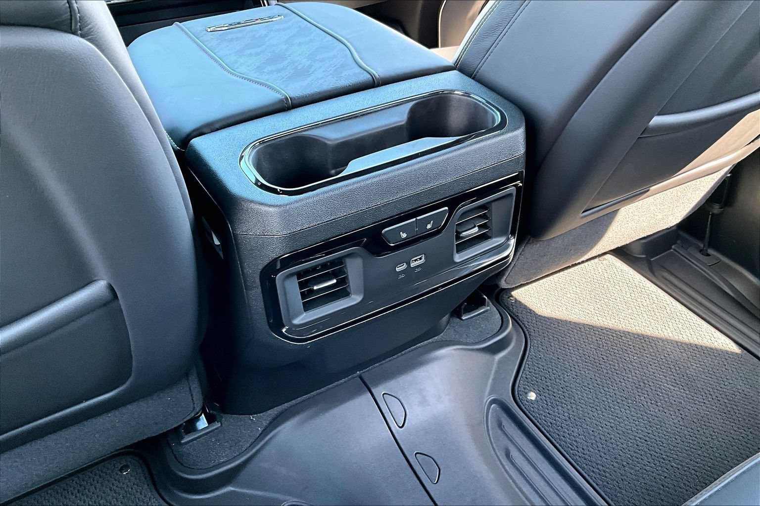 Used 2025 GMC Sierra 2500 AT4X AWD/4WD image 25