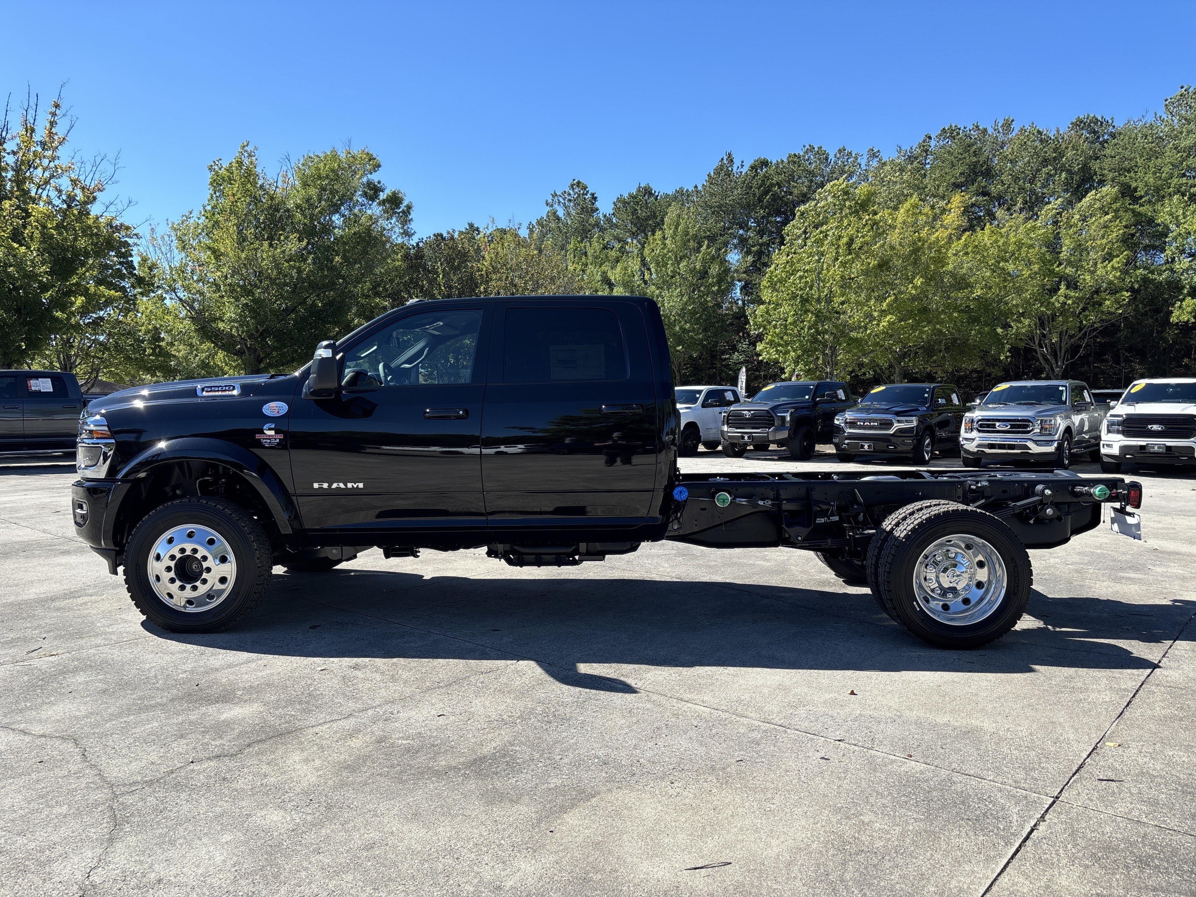 New 2027 RAM 5500 4x4 Crew Cab image 4