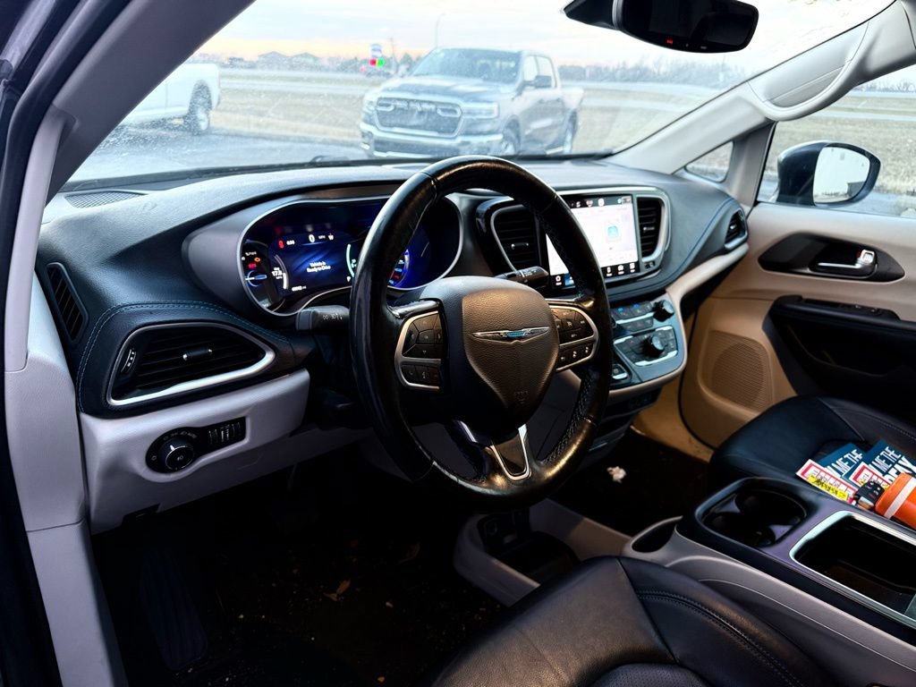 Used 2021 Chrysler Pacifica Touring-L FWD image 11