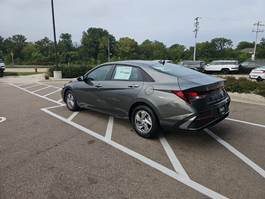 New 2026 Hyundai Elantra SE FWD image 3