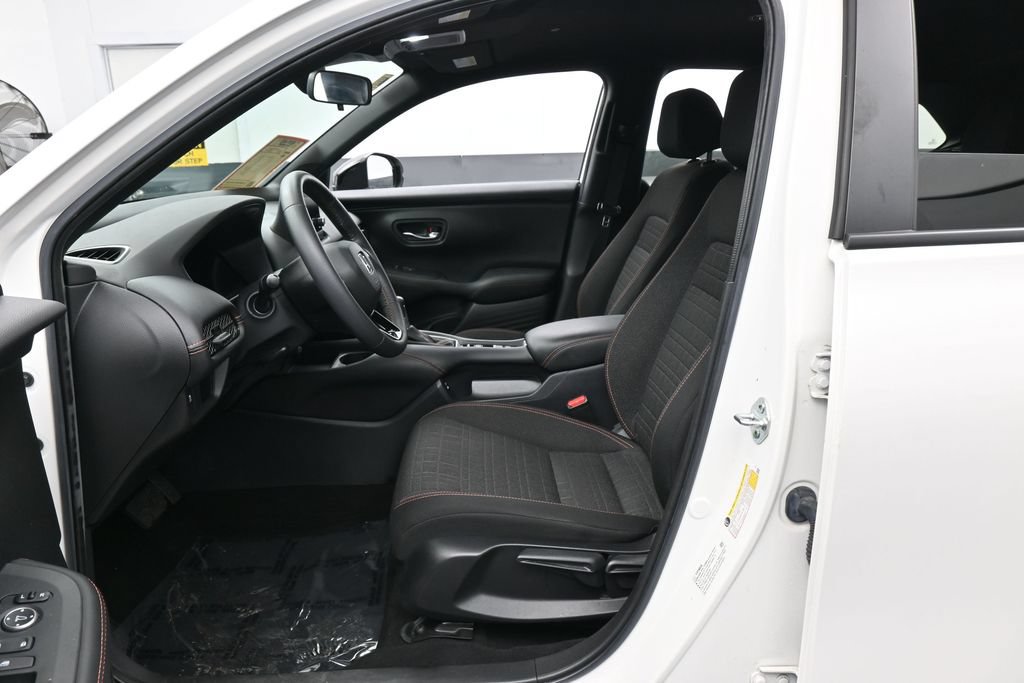 Used 2025 Honda HR-V Sport image 11