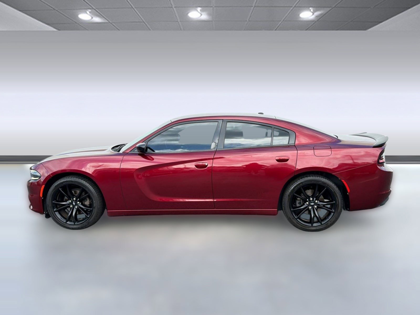 Used 2018 Dodge Charger SXT w/ Blacktop Package RWD image 2