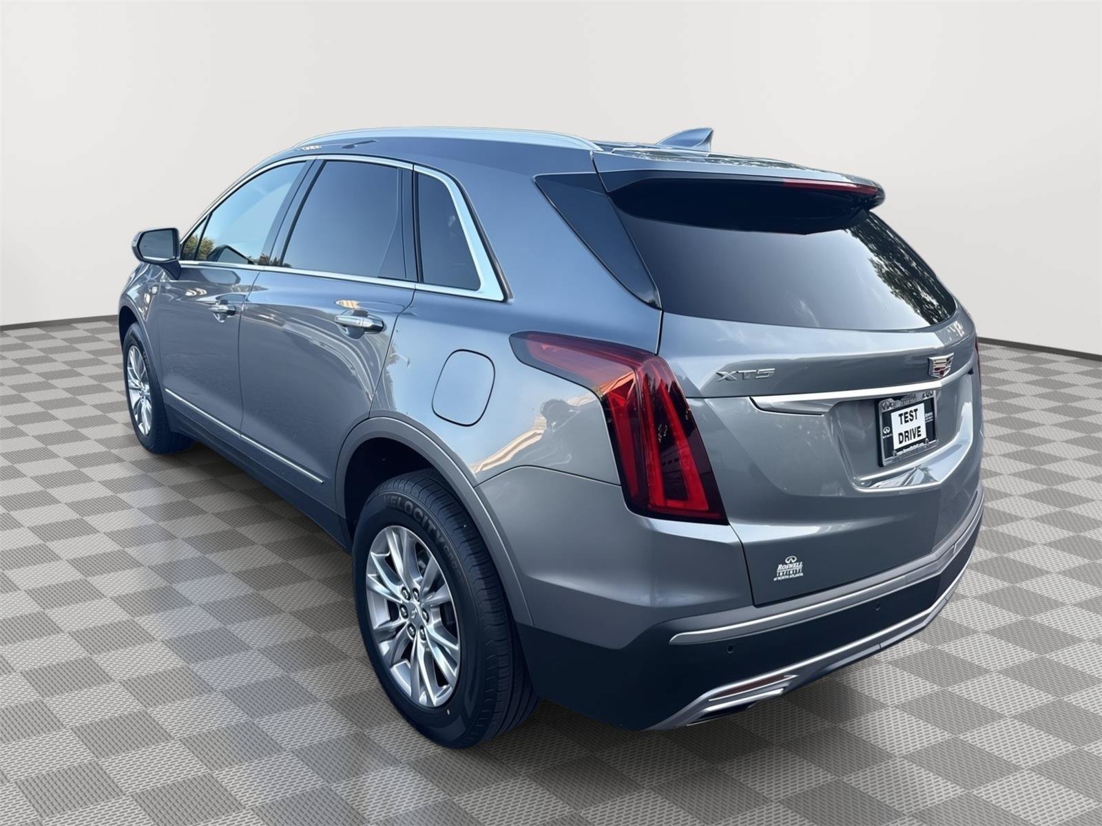 Used 2020 Cadillac XT5 Premium Luxury w/ LPO, Floor Liner Package FWD image 8