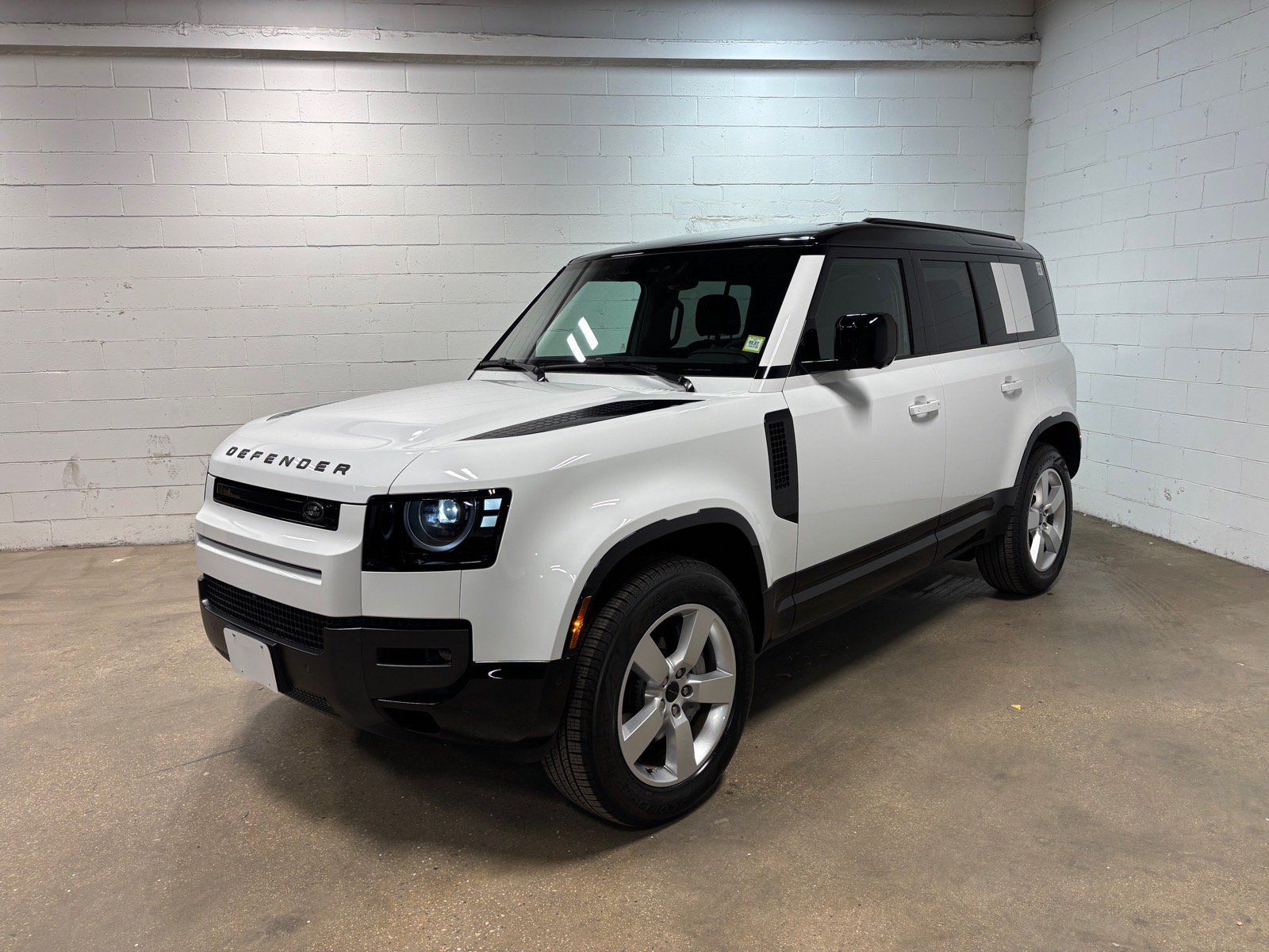 Used 2026 Land Rover Defender 110 X-Dynamic SE AWD/4WD image 1