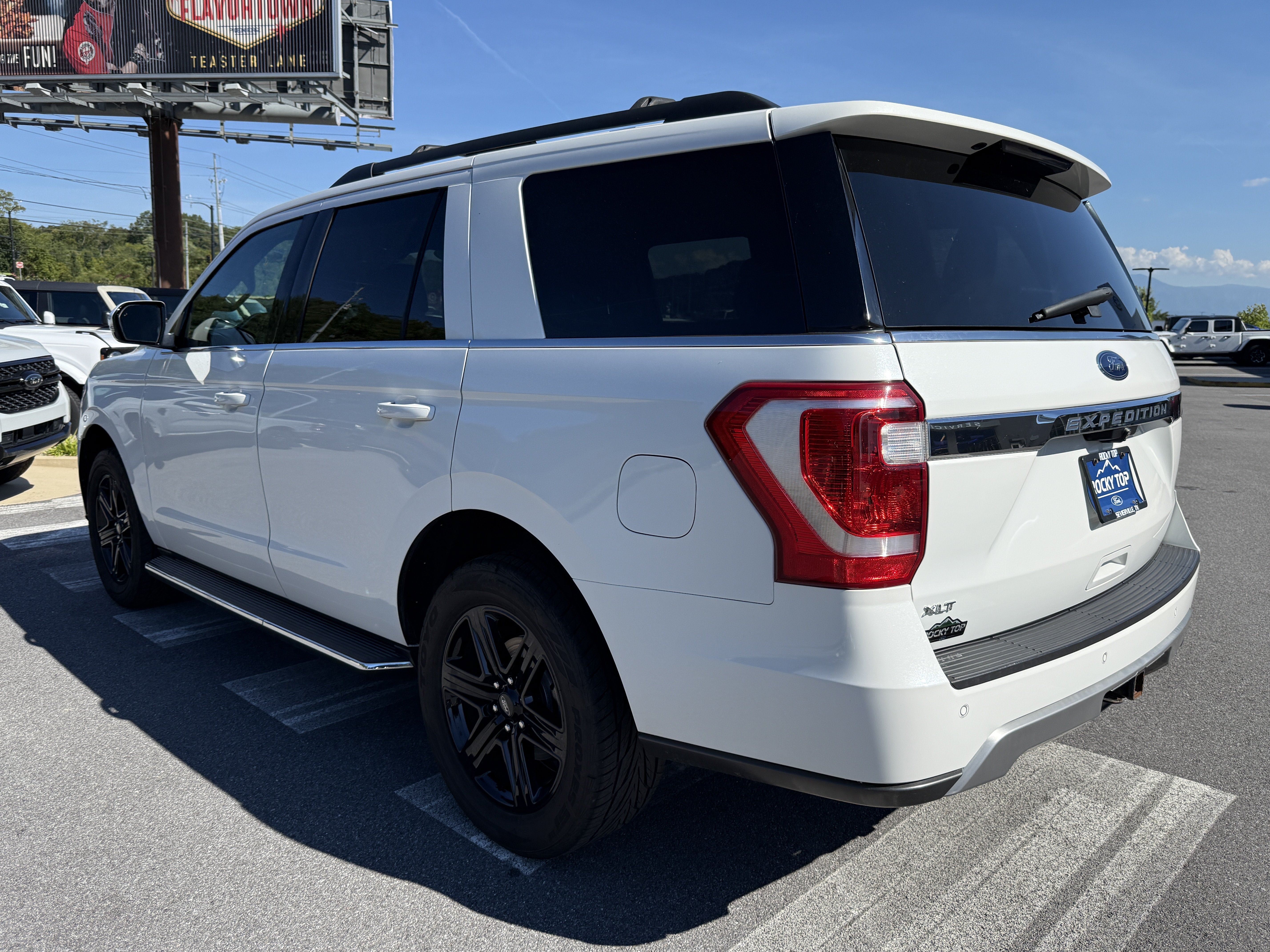 Used 2020 Ford Expedition XLT w/ Equipment Group 202A AWD/4WD image 7