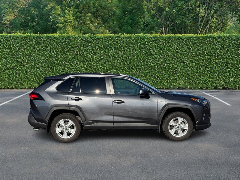 Used 2021 Toyota RAV4 XLE w/ Convenience Package image 2