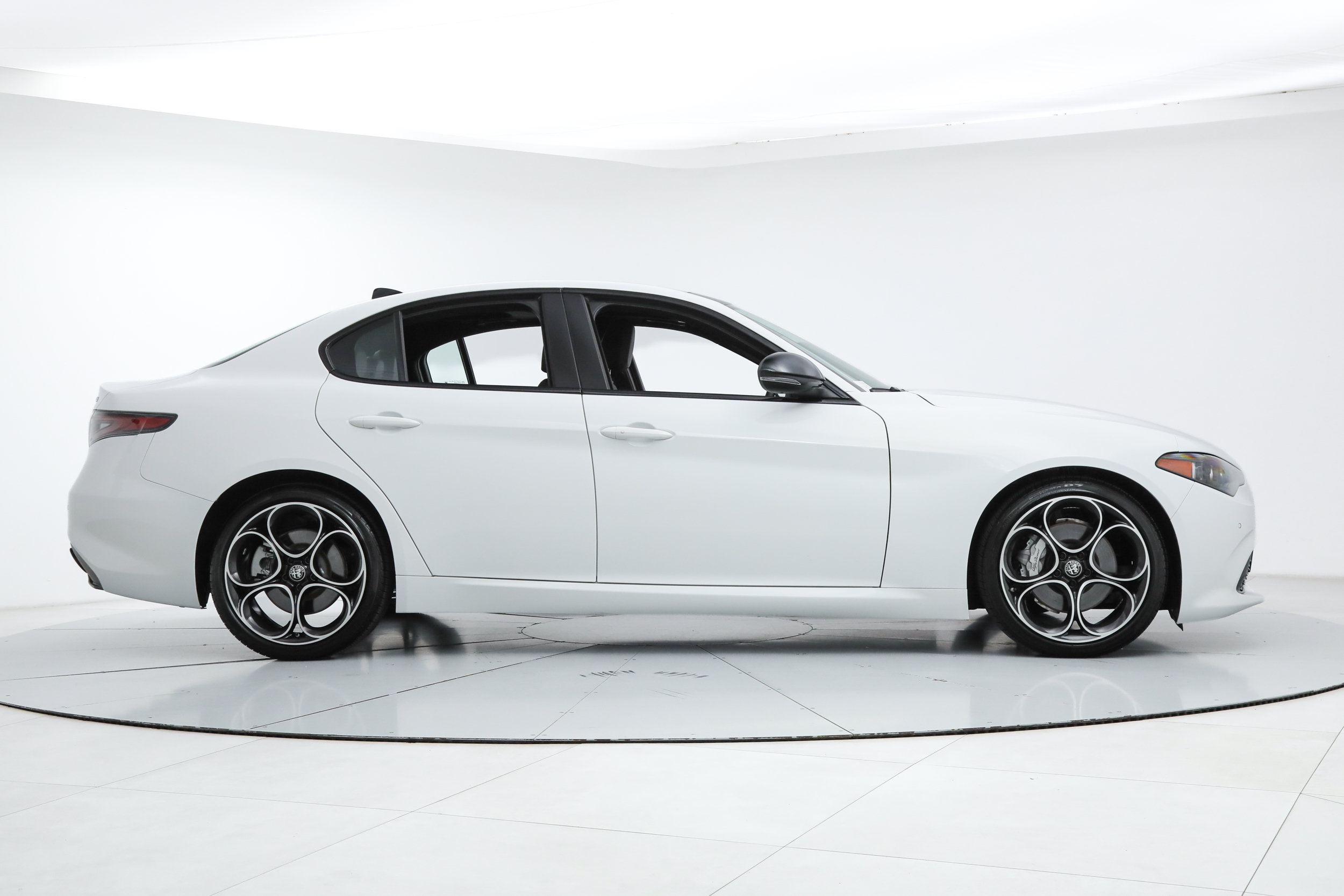 New 2025 Alfa Romeo Giulia w/ Driving Assist Package RWD image 6