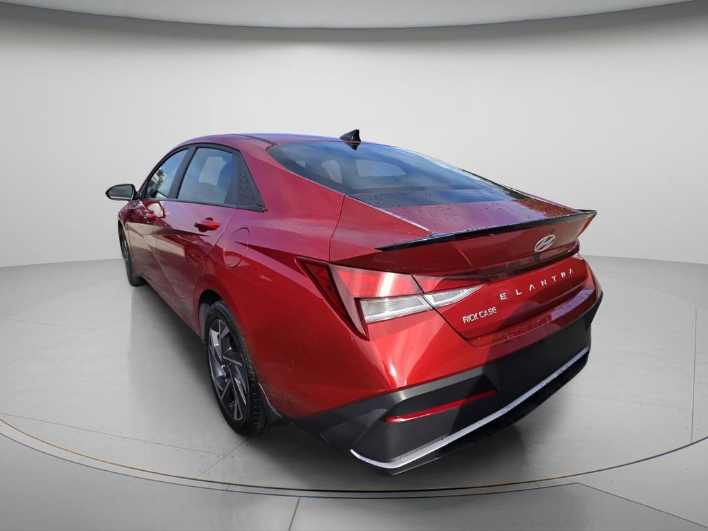 Certified 2025 Hyundai Elantra Sport image 6
