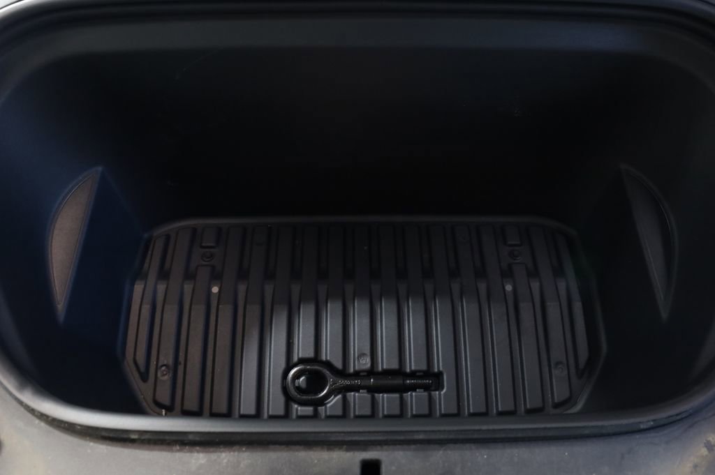 Used 2023 Tesla Model Y Long Range AWD/4WD image 30