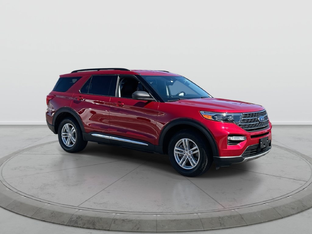 Used 2022 Ford Explorer XLT w/ Equipment Group 202A AWD/4WD image 2