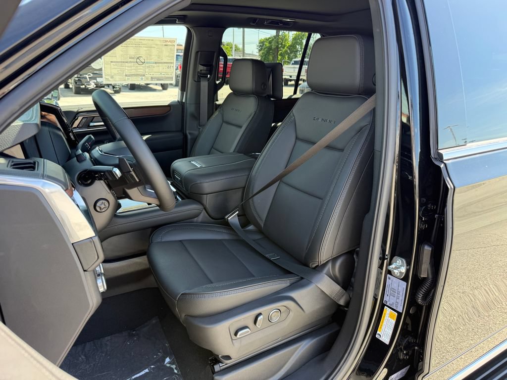 New 2026 GMC Yukon XL Denali w/ Denali Reserve Package AWD/4WD image 14