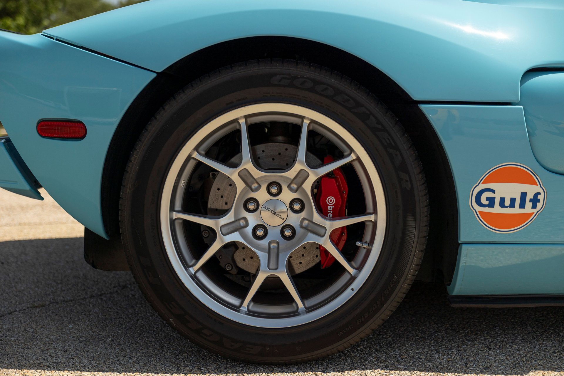 Used 2006 Ford GT RWD image 20