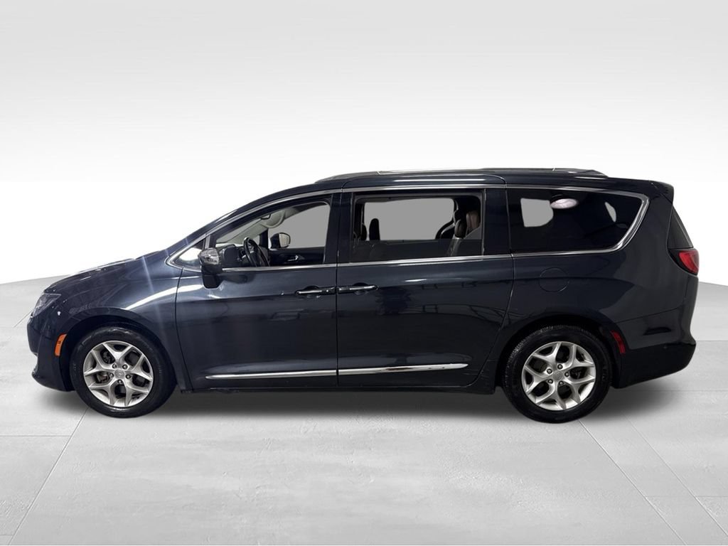 Used 2019 Chrysler Pacifica Limited w/ Advanced Safetytec Group FWD image 4
