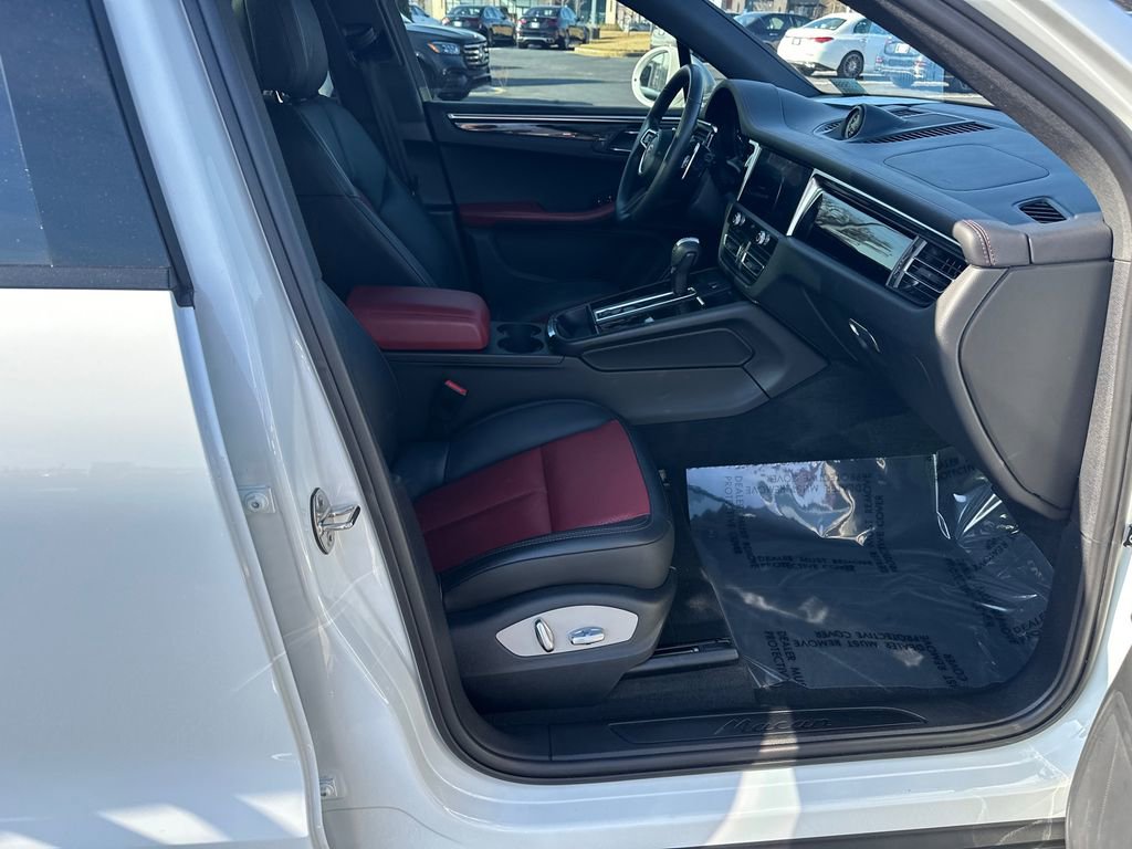 Used 2022 Porsche Macan Base image 13