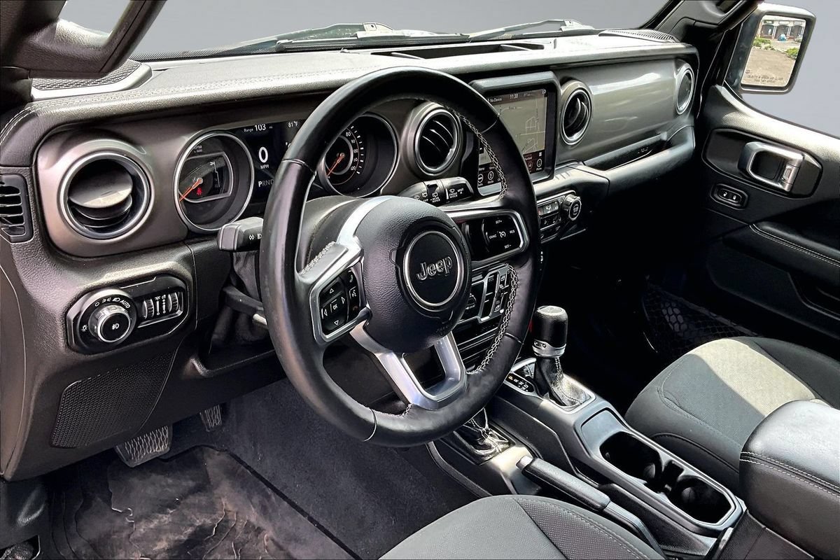 Used 2018 Jeep Wrangler Unlimited Sahara AWD/4WD image 11