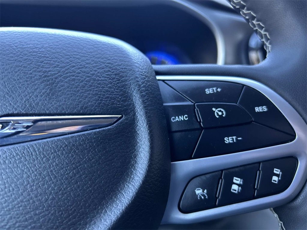 Used 2024 Chrysler Pacifica Touring-L image 24