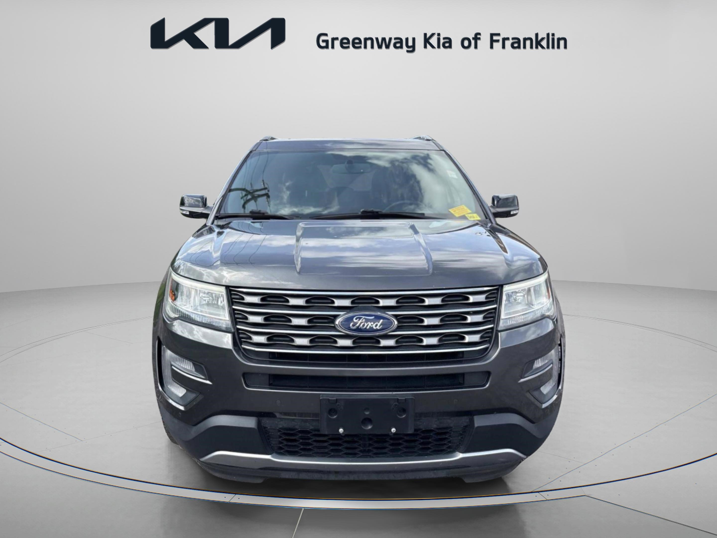 Used 2017 Ford Explorer XLT w/ Equipment Group 202A FWD image 2