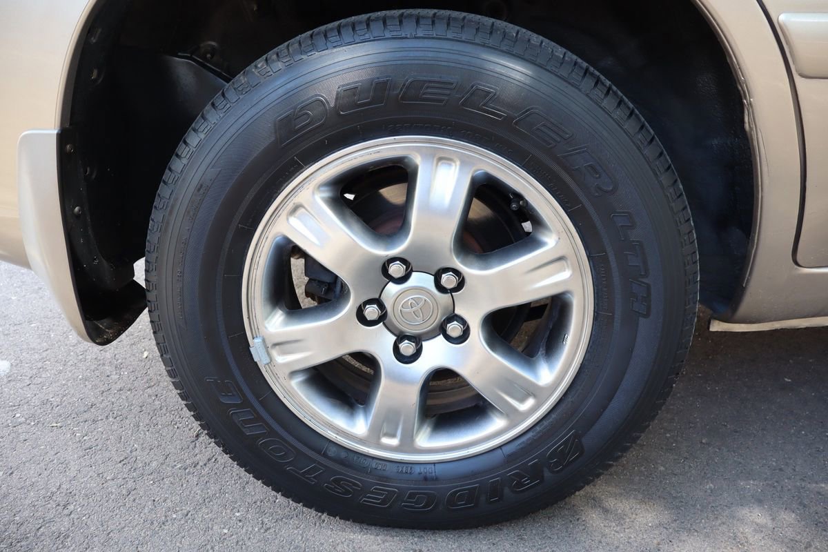 Used 2005 Toyota Highlander 2WD V6 w/ 3rd Row image 41