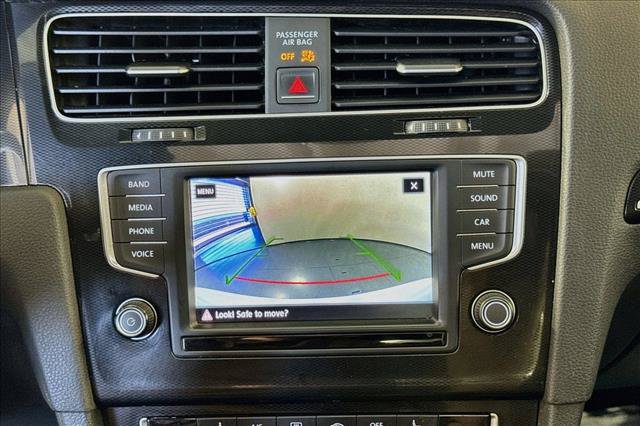 Used 2017 Volkswagen Golf 4-Door FWD image 14