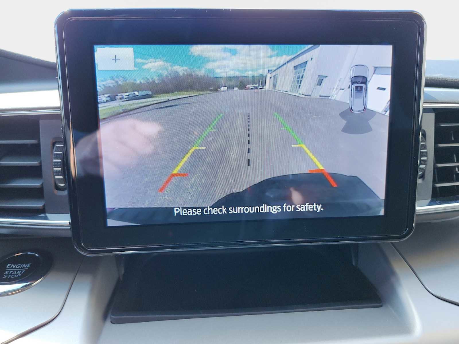 Used 2022 Ford Explorer XLT w/ Equipment Group 202A AWD/4WD image 14