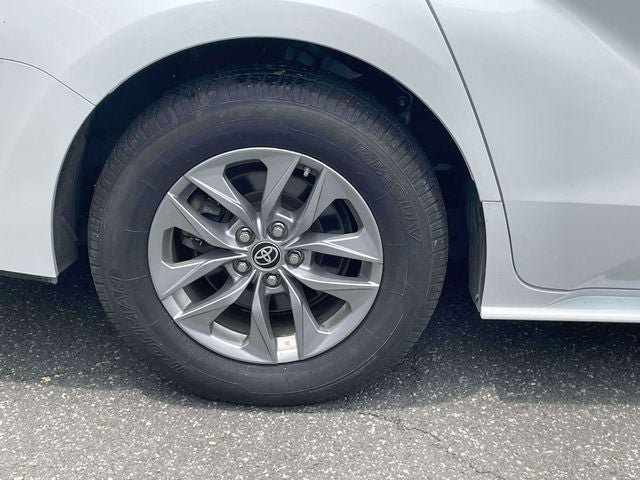 Certified 2024 Toyota Sienna XLE FWD image 11