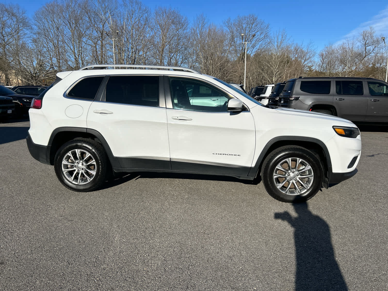Used 2021 Jeep Cherokee Latitude Plus image 3