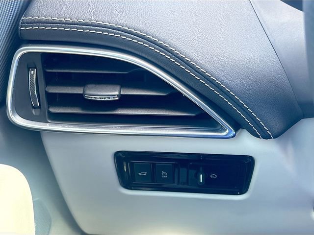 Used 2020 Jaguar F-PACE SVR image 35