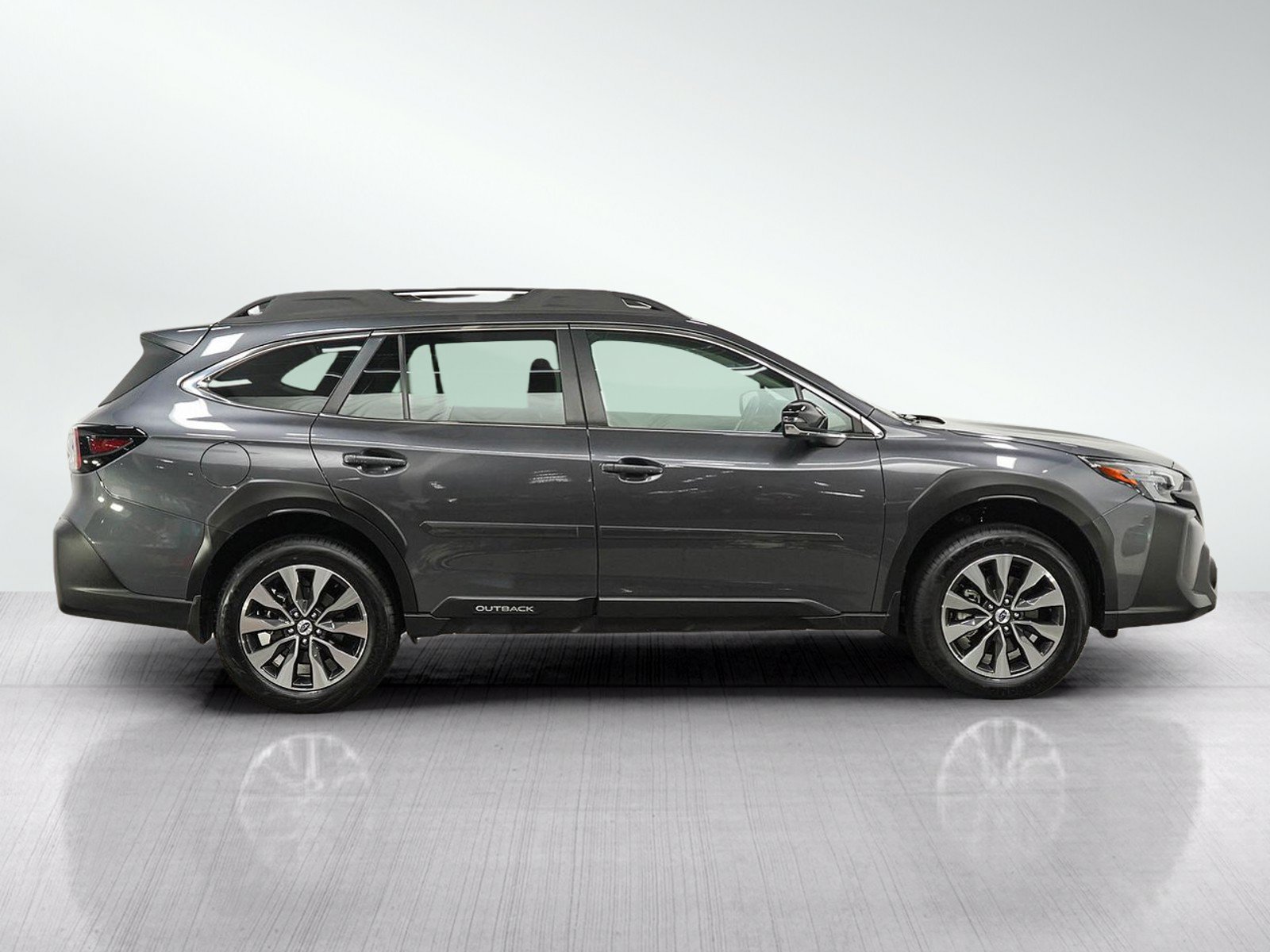 Used 2025 Subaru Outback Limited AWD/4WD image 5