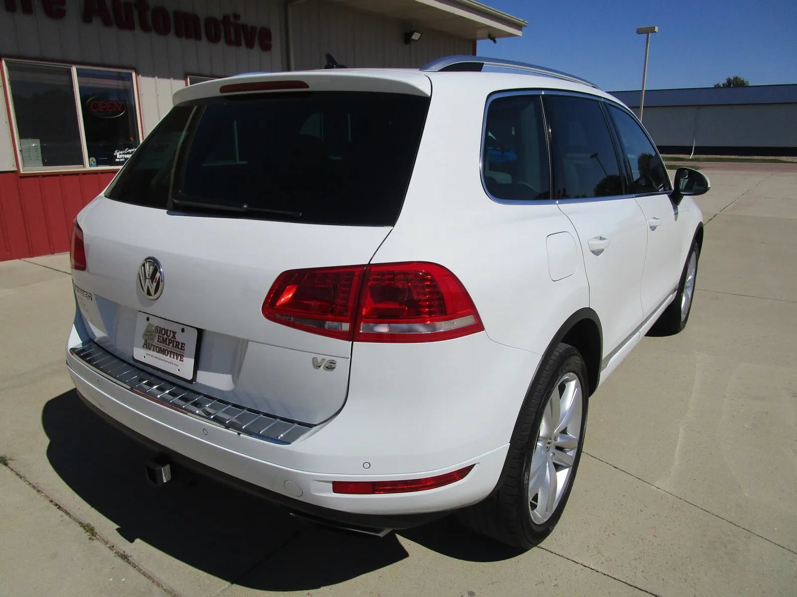 Used 2014 Volkswagen Touareg Executive AWD/4WD image 9
