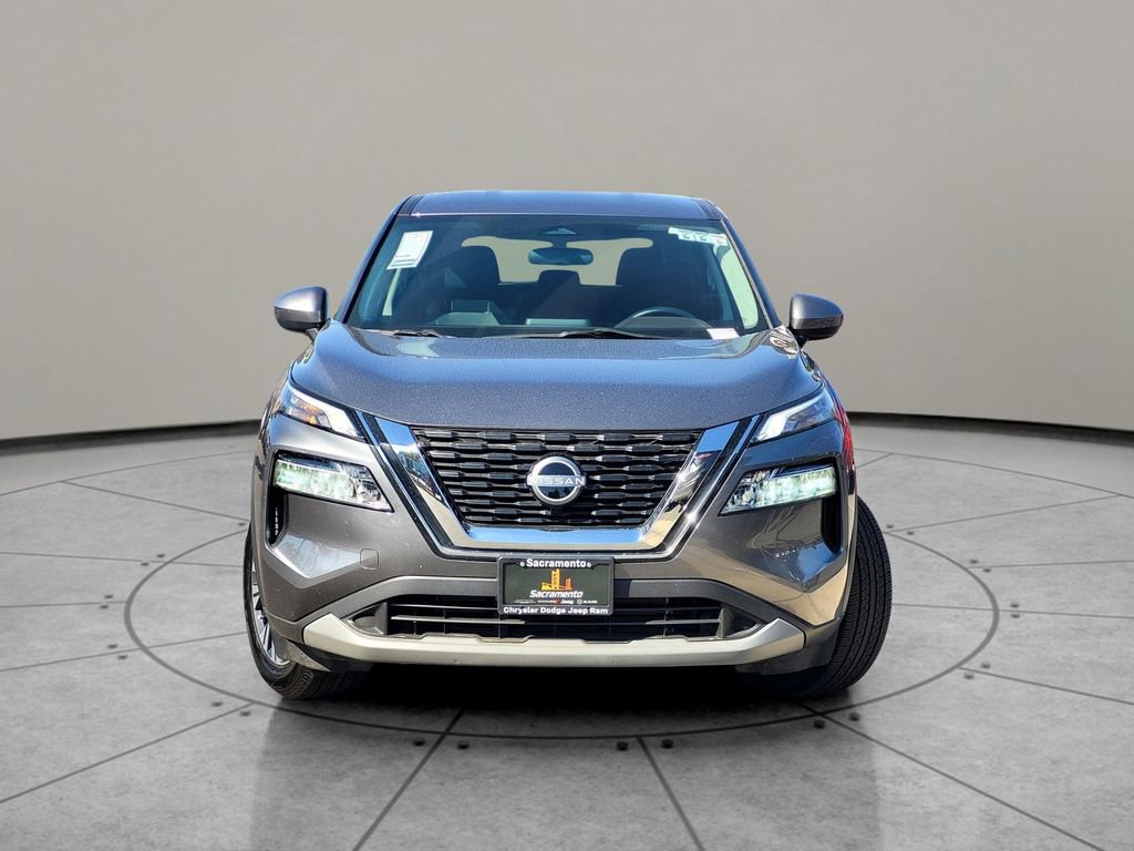 Used 2023 Nissan Rogue SV image 3